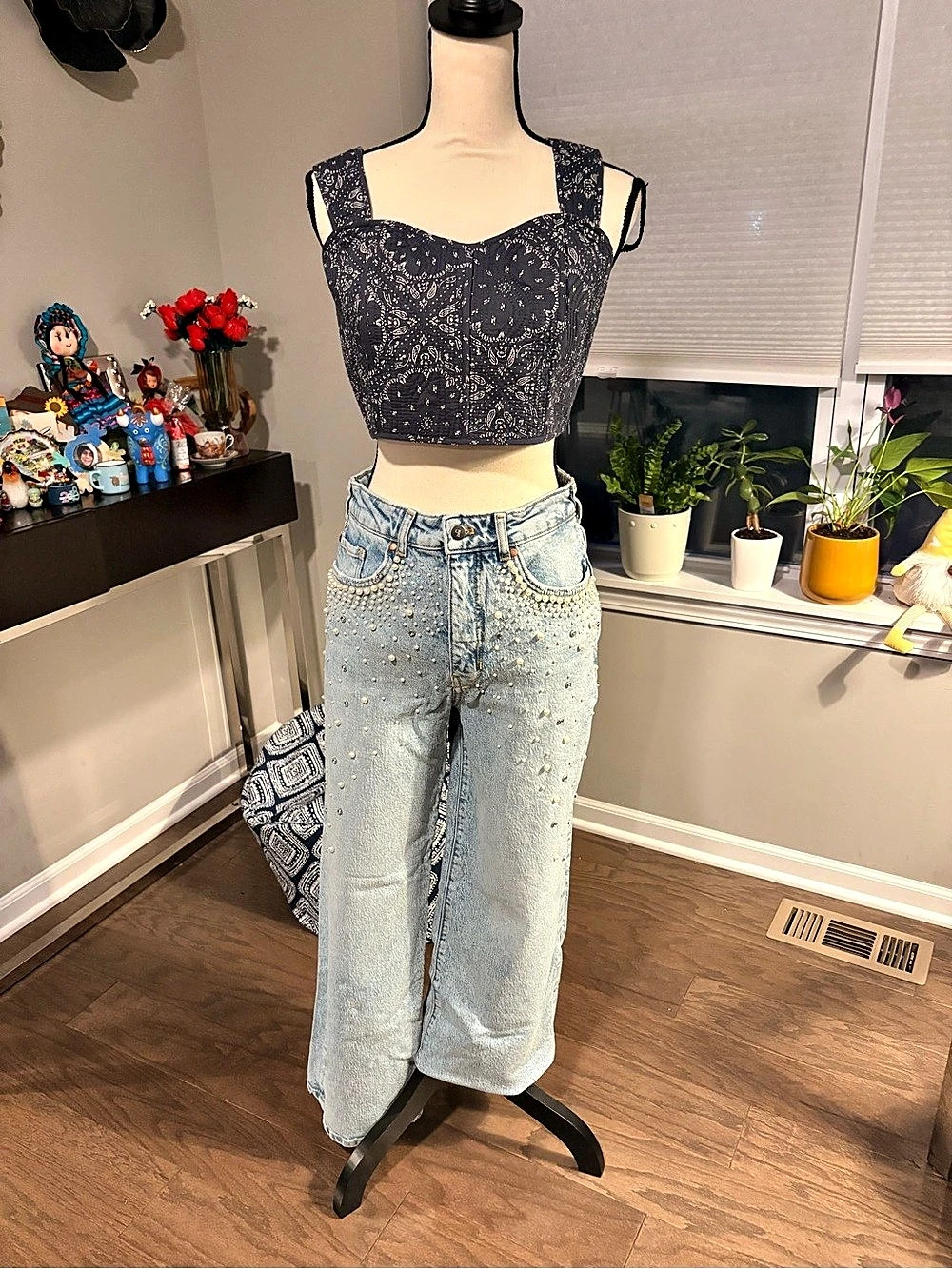 ✨Anthropologie Pilcro (EUC) Pearl Embellished Straight Leg Jeans Size 28P✨